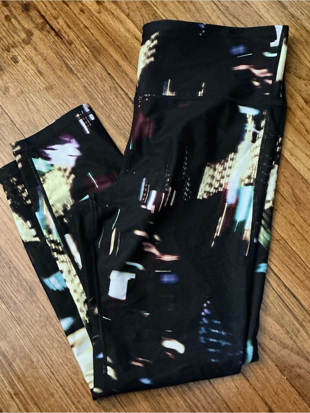 Woman’s Gap Black Multi-Color City Lights Active Leggings XL